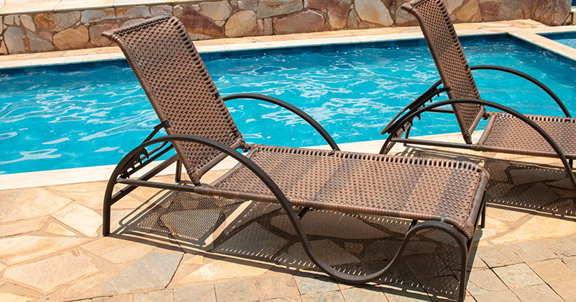 Móveis de Fibra Sintética: Conforto e Durabilidade à Beira da Piscina - ideia