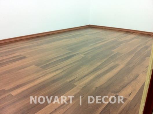 Piso Vinílico com Rodapé: Acabamento Perfeito - detalhe