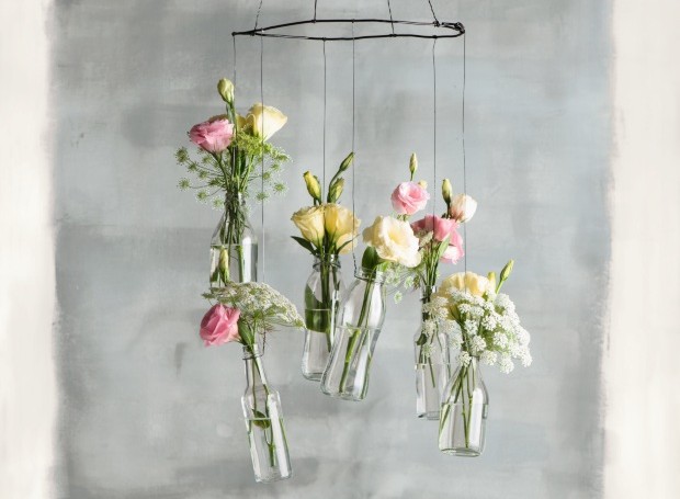 Arranjos de Flores em Garrafas Decoradas: Sustentabilidade com Elegância - inspiração