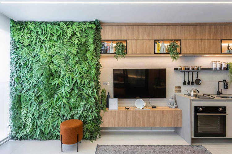 Painel de TV com Jardim Vertical: Natureza e Frescor no seu Relaxamento - inspiração
