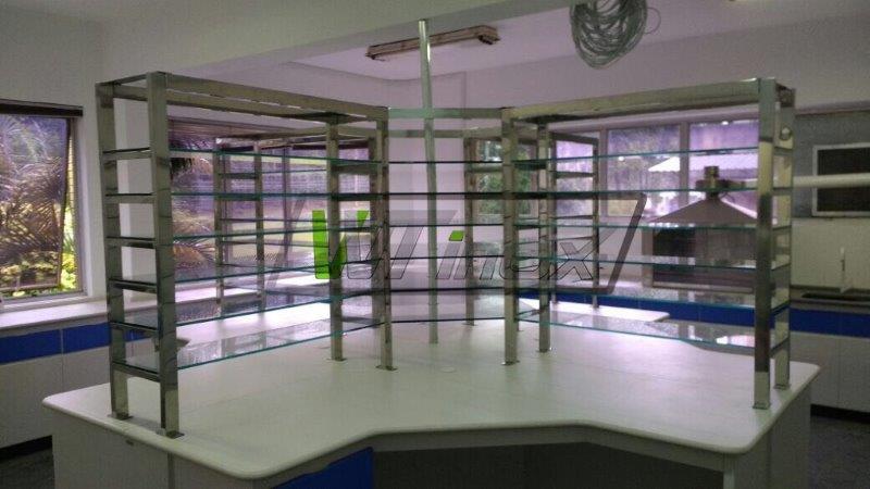 Prateleiras Industriais com Tubos de Aço: Atitude Urbana! - detalhe