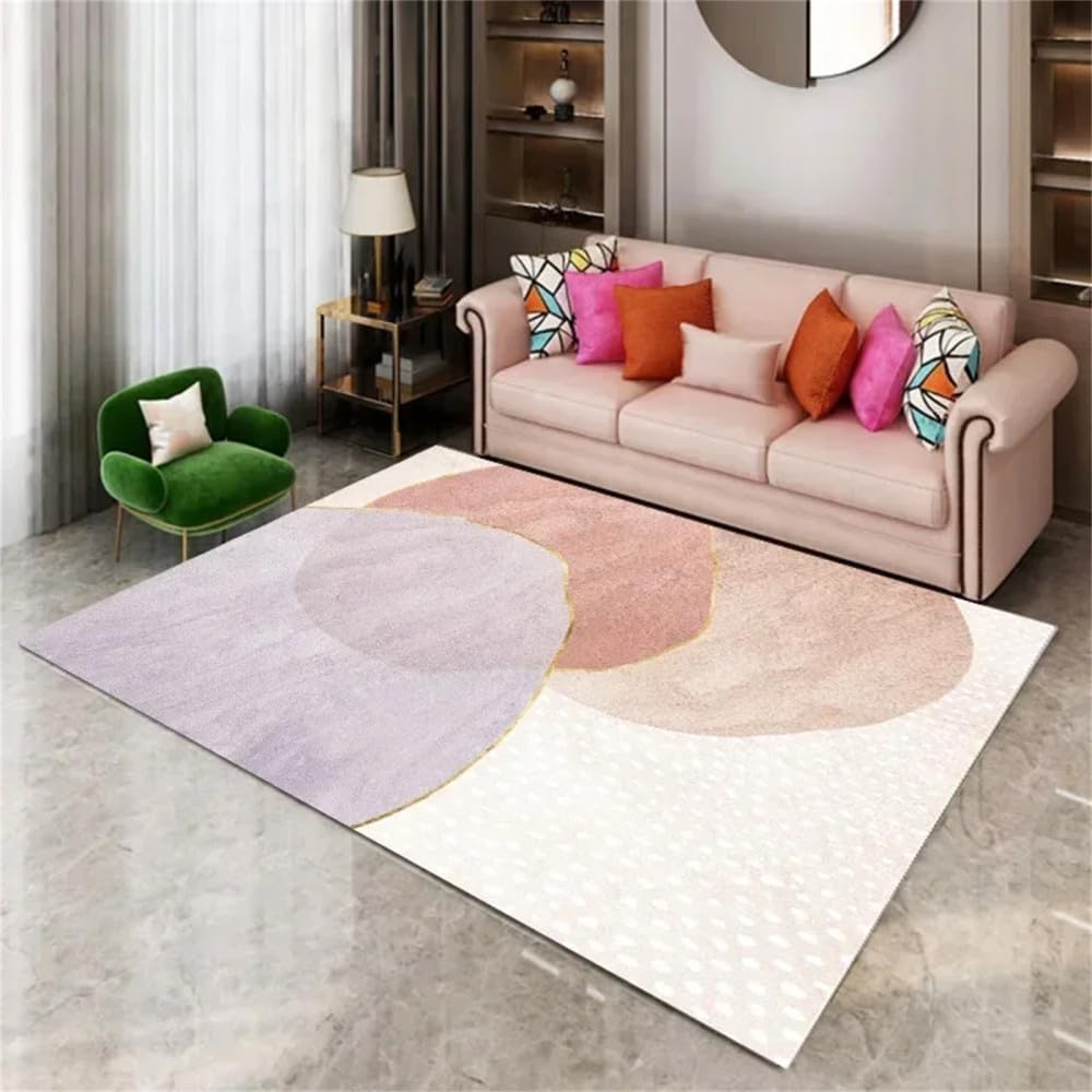 Geometria Suave: Sala de Estar Simples com Tapetes e Almofadas de Padrões Delicados - inspiração