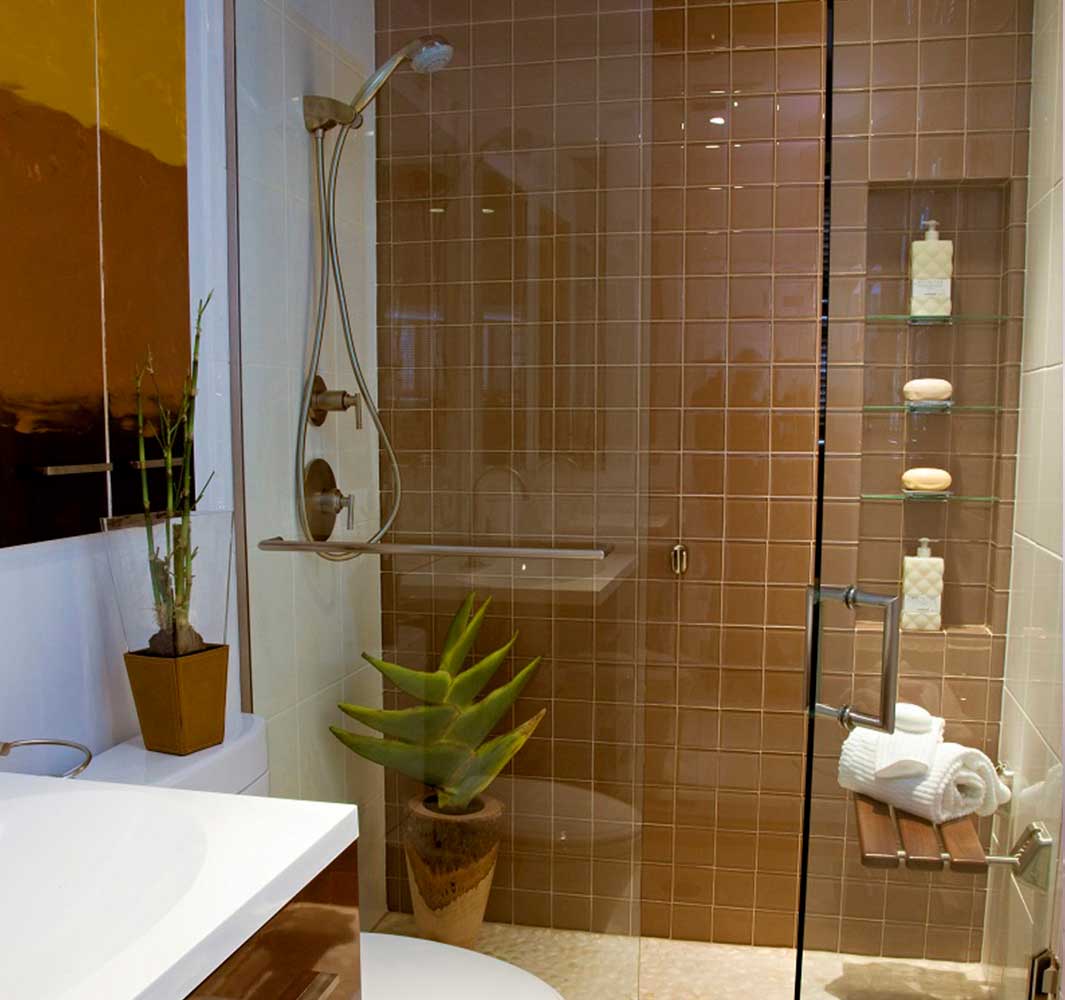 Banheiro Simples com Box Criativo: Adesivos e Texturas que Surpreendem - ideia