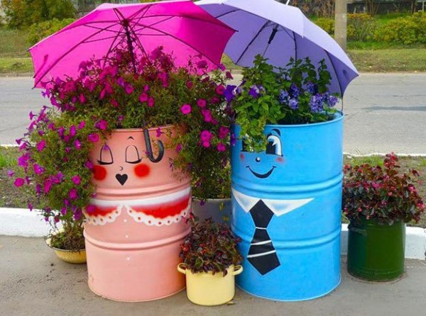 Um Jardim de Luz: Decoração com CD's e Espelhos Refletindo a Natureza - detalhe