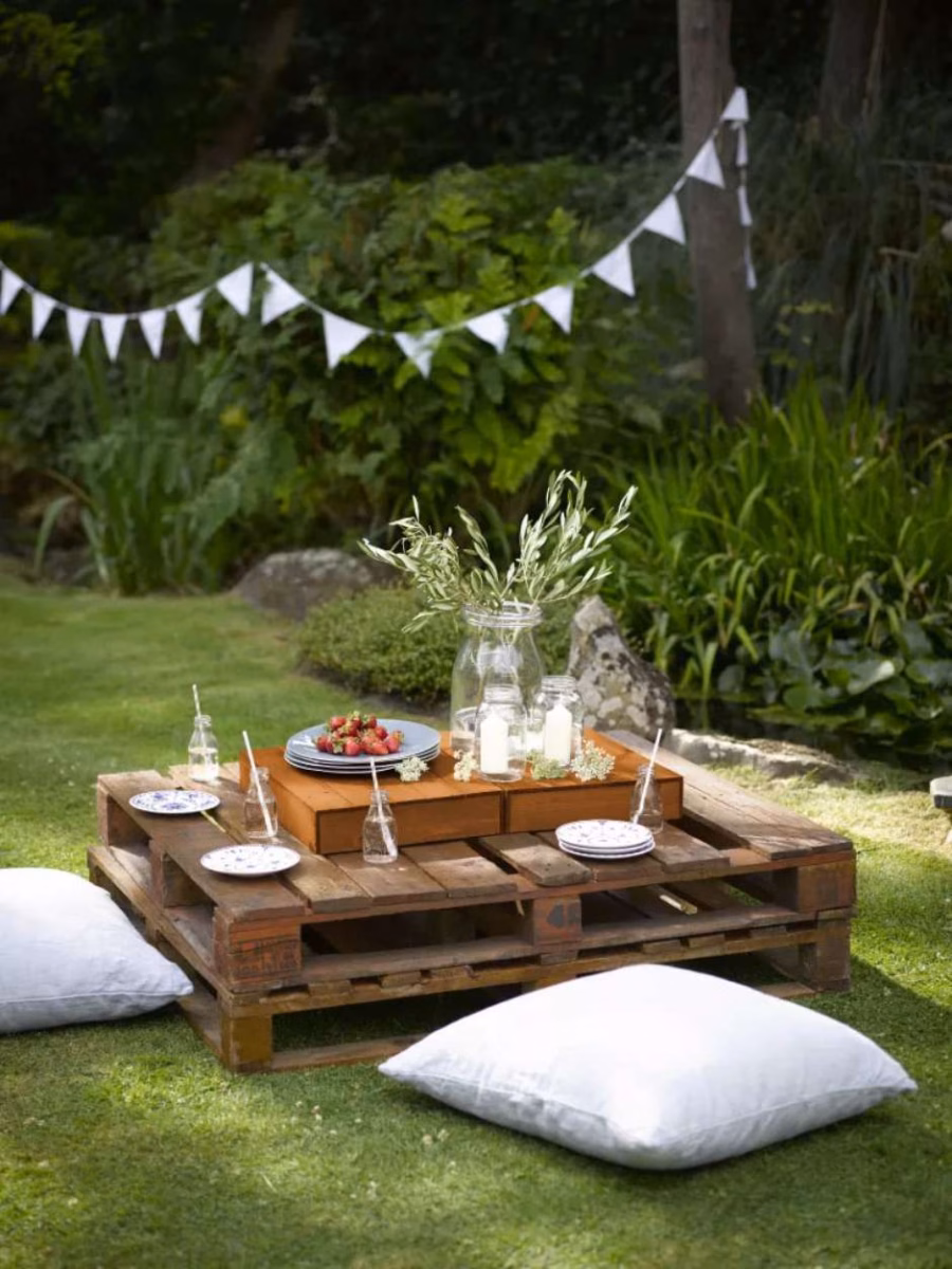 Jardim Rústico com Paletes, Flores Campestres e Toques Vintage - ideia