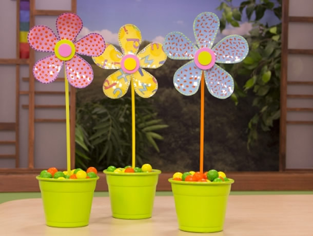 Flores em Garrafas PET Recicladas e Decoradas: Sustentabilidade e Criatividade no Jardim - detalhe