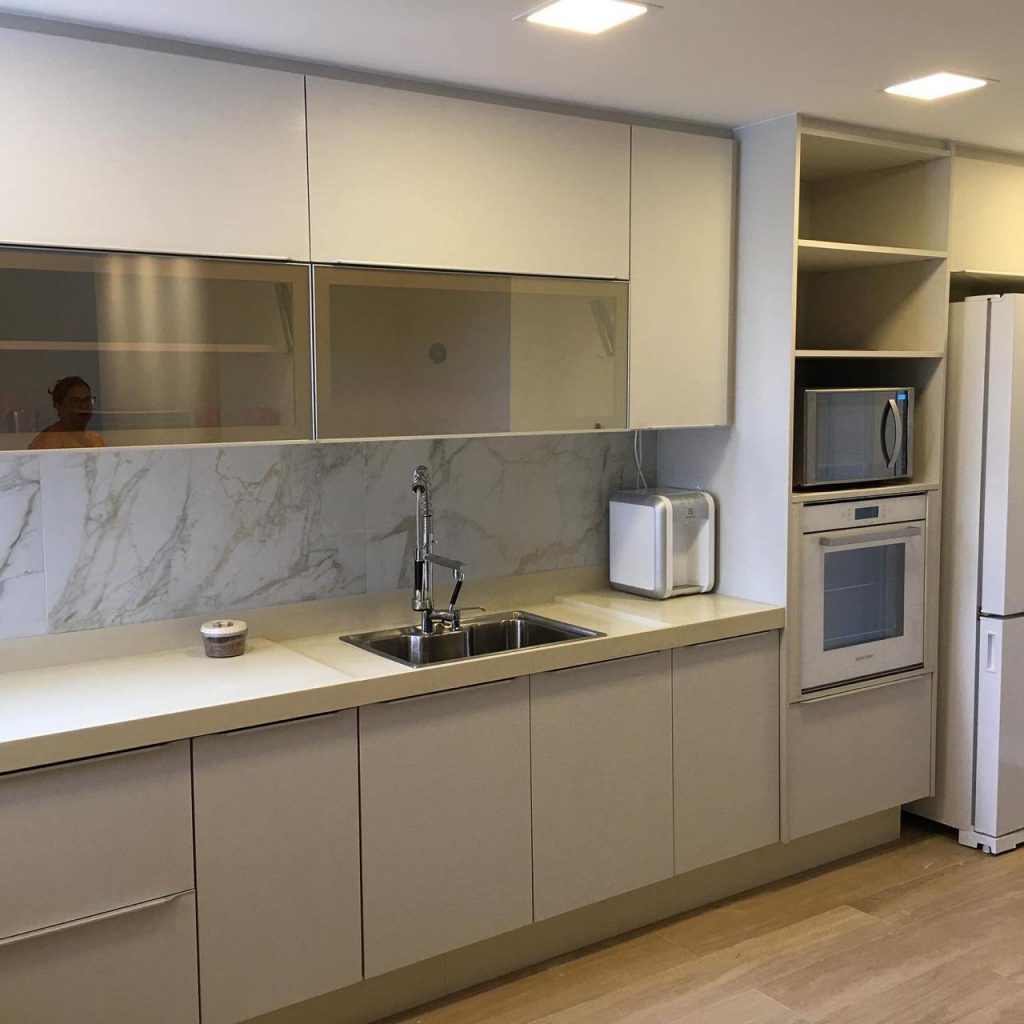 Móveis Planejados com Portas de Vidro Reflecta: Elegância e Modernidade - ideia