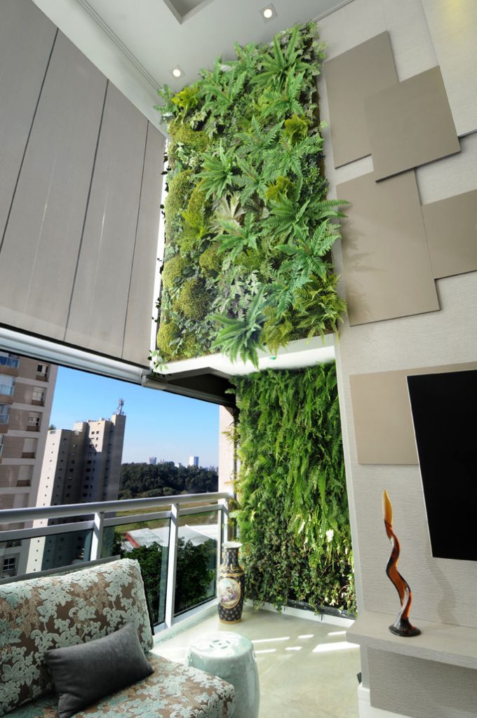 Painel de TV com Jardim Vertical: Natureza e Frescor no seu Relaxamento - ideia