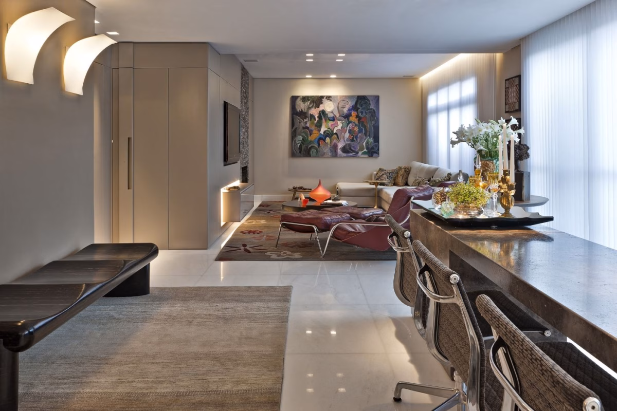 Porta de Correr Camuflada com Papel de Parede: Integração e Surpresa - detalhe