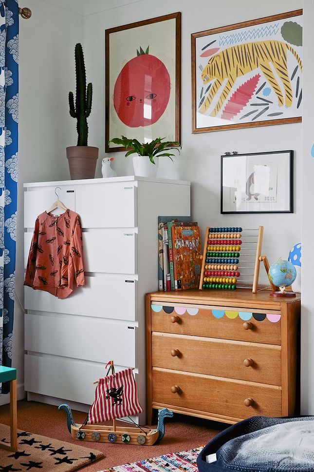 Quarto Infantil com Galeria de Arte: Exponha os Desenhos e Crie Memórias - ideia