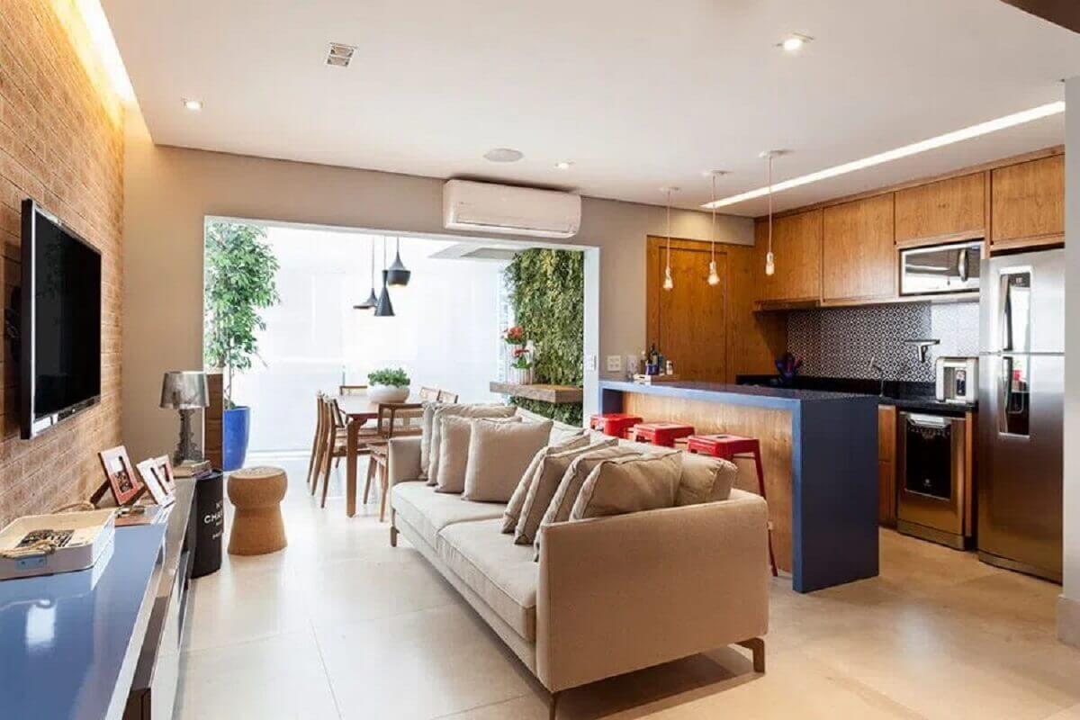 Cozinha de Madeira Integrada à Sala: Ambientes Conectados - inspiração