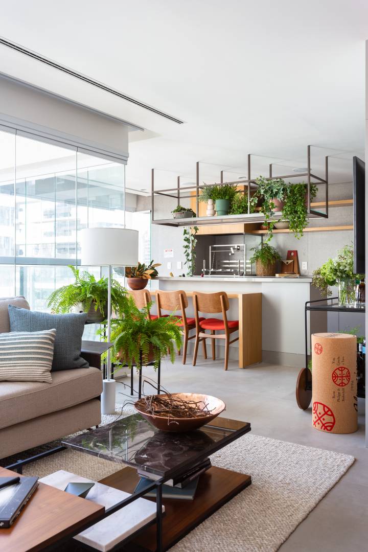 Marcenaria com Jardim Vertical Integrado: Natureza e Frescor em Casa - detalhe