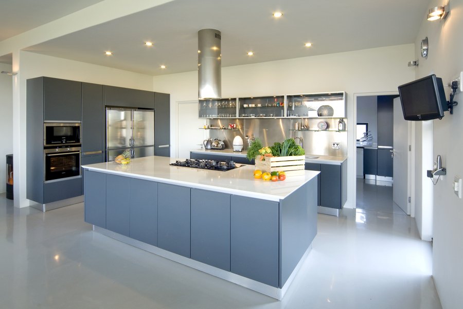 Cozinha Iluminada com Piso de Resina Epóxi Autonivelante - ideia