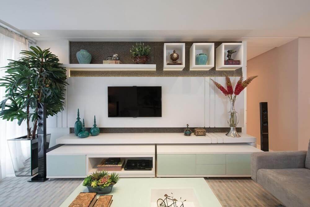 Com Estante Aérea e Nichos Decorativos Funcionais - inspiração