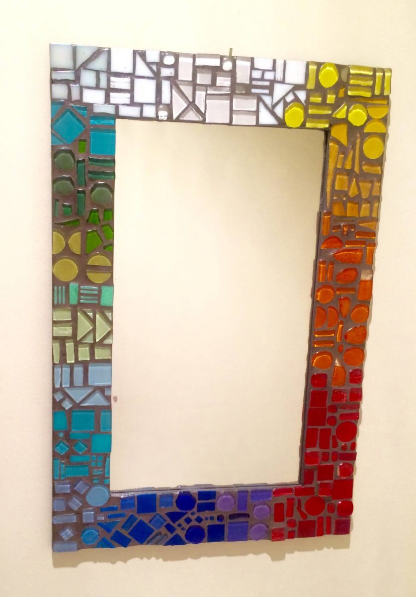 Espelho com Mosaico: Cores e Texturas Vibrantes para Alegrar - inspiração