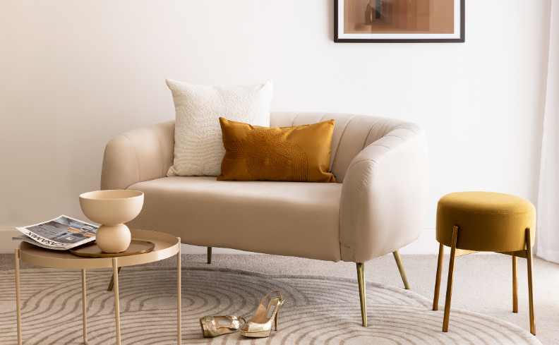 Almofadas de Veludo Liso em Tons Pastel para um Sofá Elegante - ideia