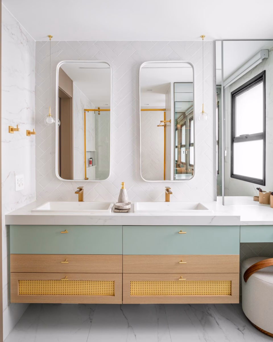 Armário Colorido com Pintura Vintage: Alegria Retrô - ideia