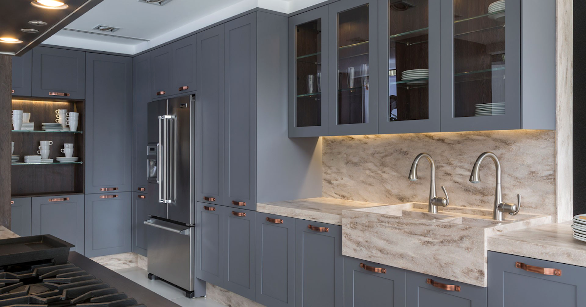 Cozinha Cinza Minimalista com Bancada de Quartzo: Elegância Pura! - ideia
