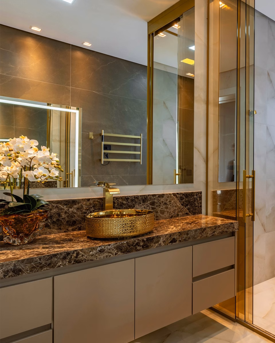 Marrom Imperial Exuberante: Luxo e Sofisticação em Banheiros com Banheira - ideia