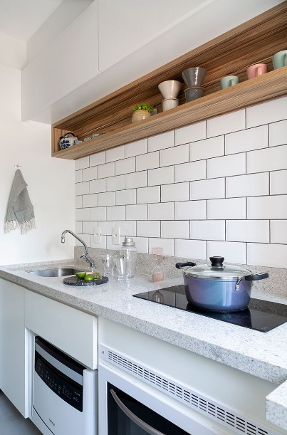 Com Cuba Esculpida e Detalhes em Madeira: Elegância Natural - ideia