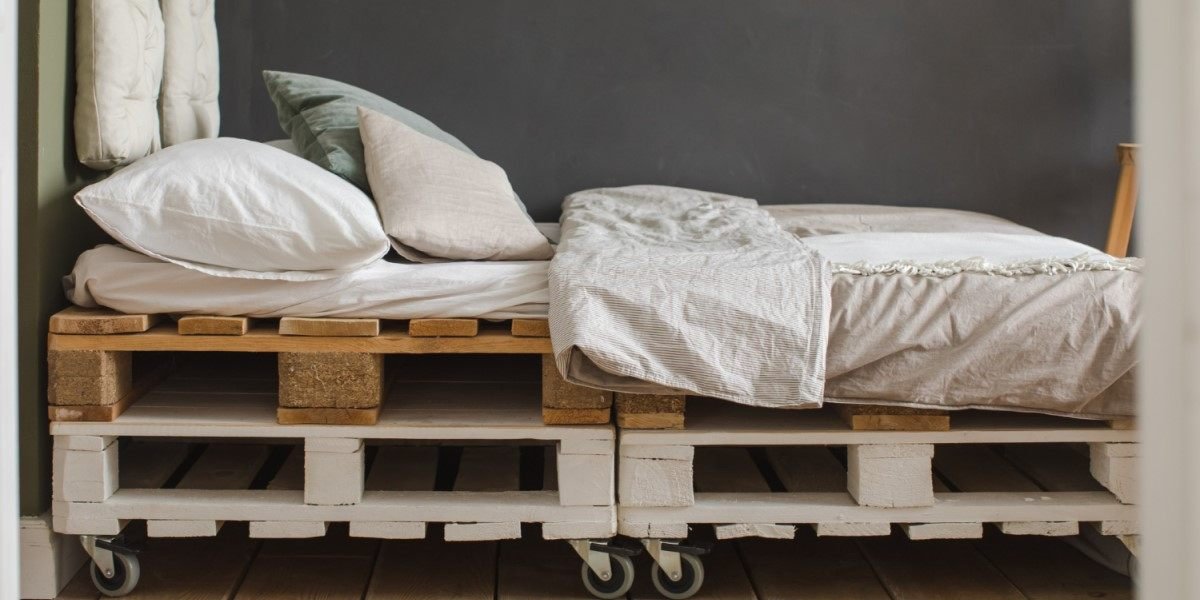 Cama Normal com Cabeceira de Pallet: Estilo Rústico e Sustentável - inspiração