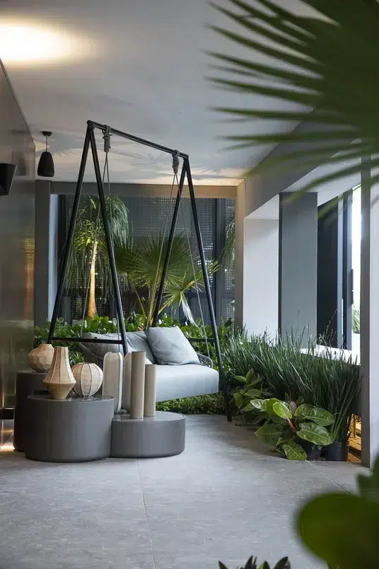 Varanda Relaxante com Rede e Plantas Pendentes - ideia