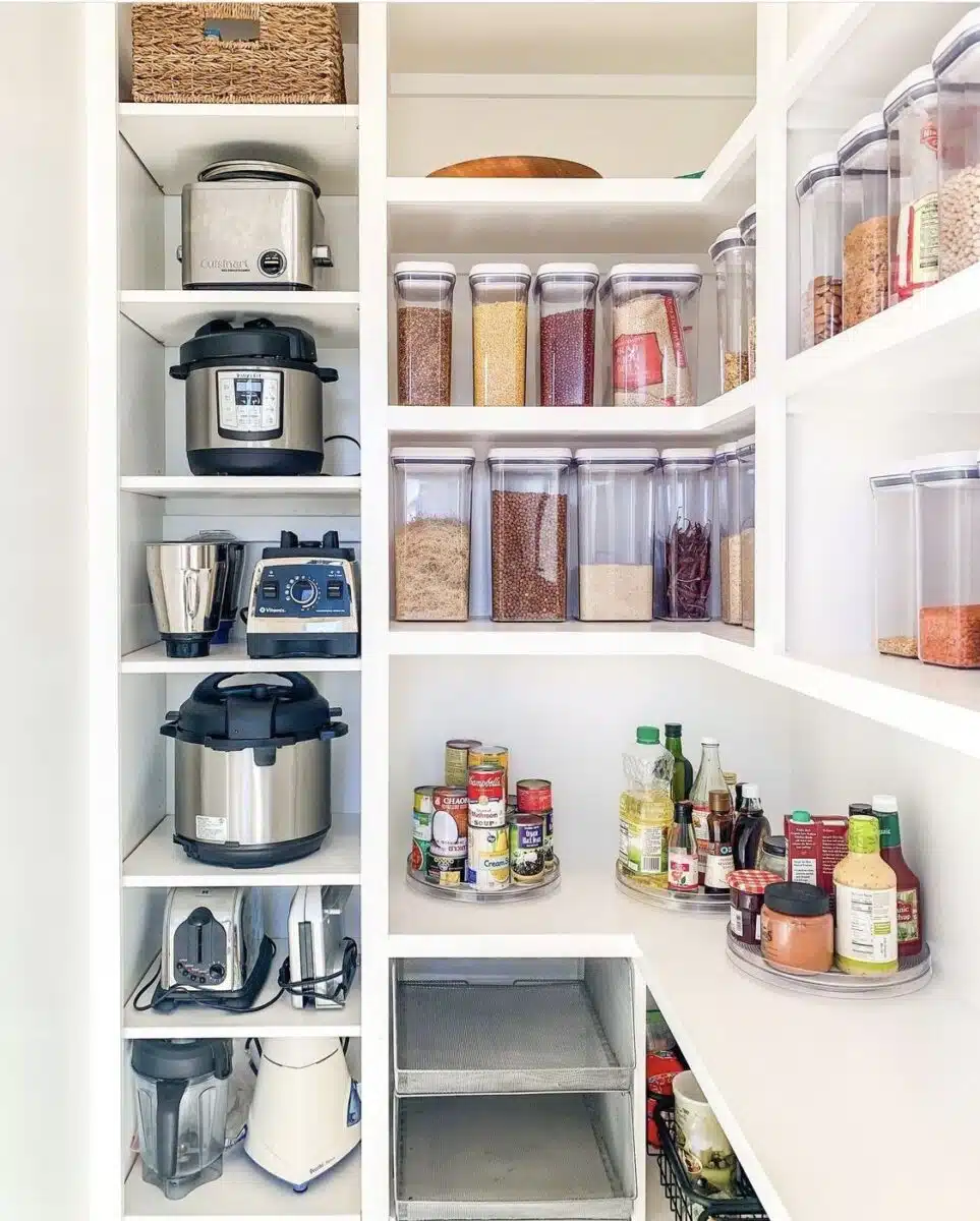 Despensa Minimalista com Toque Escandinavo: Clean e Funcional - ideia