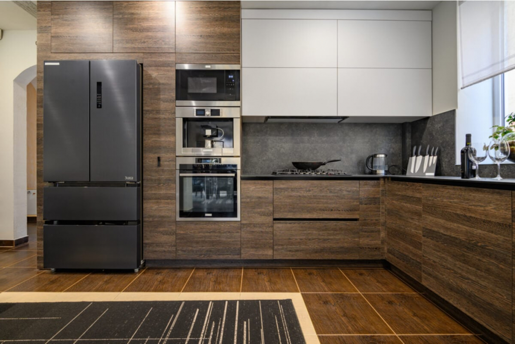 Cozinha Compacta com Torre Quente em Tons Claros e Iluminação LED - detalhe