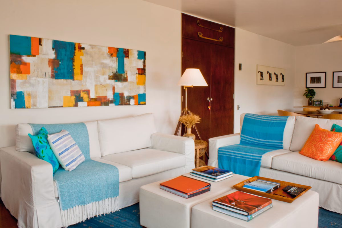 Almofadas Coloridas e Mantas Aconchegantes: um Toque de Vida! - inspiração