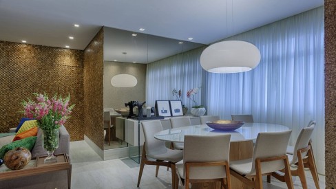 Com Espelhos para Ampliar o Espaço - detalhe