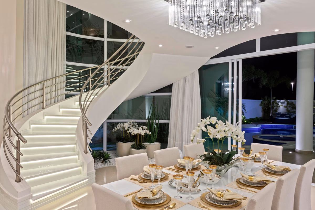 Iluminação Dramática: Fitas de LED e Arandelas para um Efeito Deslumbrante - detalhe