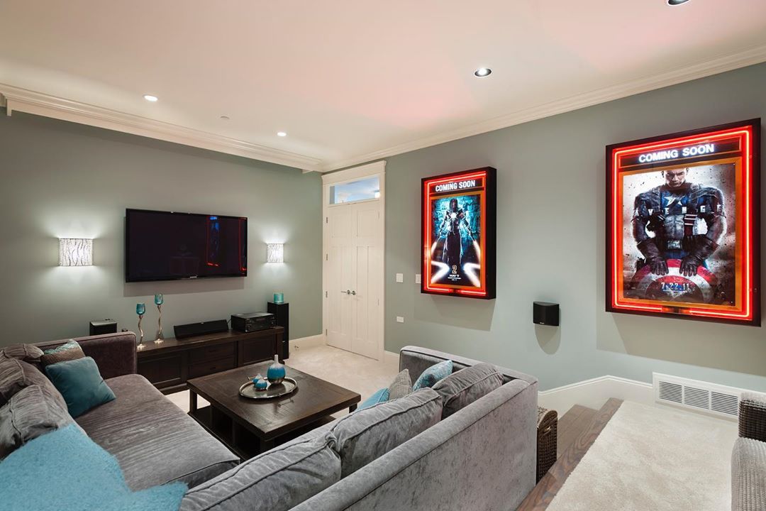 Cinema em Casa: Sala de TV Escura com Projetor e Poltronas Reclináveis - detalhe