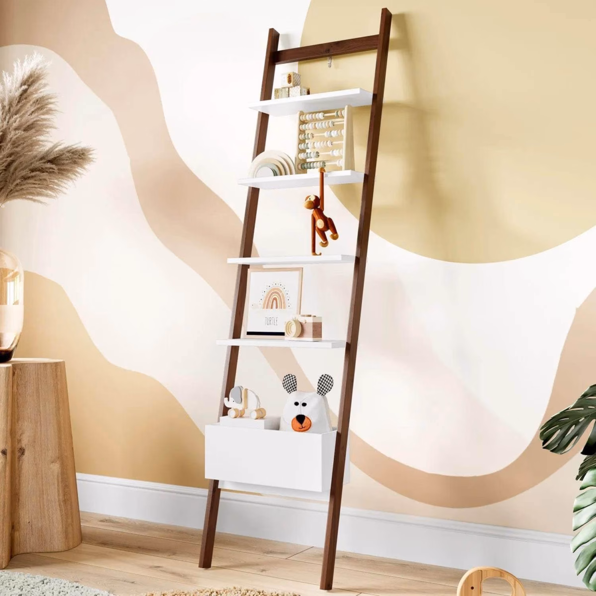 Estante Escada: Charme Rústico e Acesso Facilitado - ideia