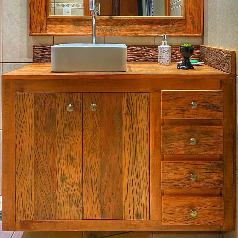 Gabinete de Banheiro Rústico com Madeira de Demolição: Aconchego e Sustentabilidade em Harmonia - detalhe