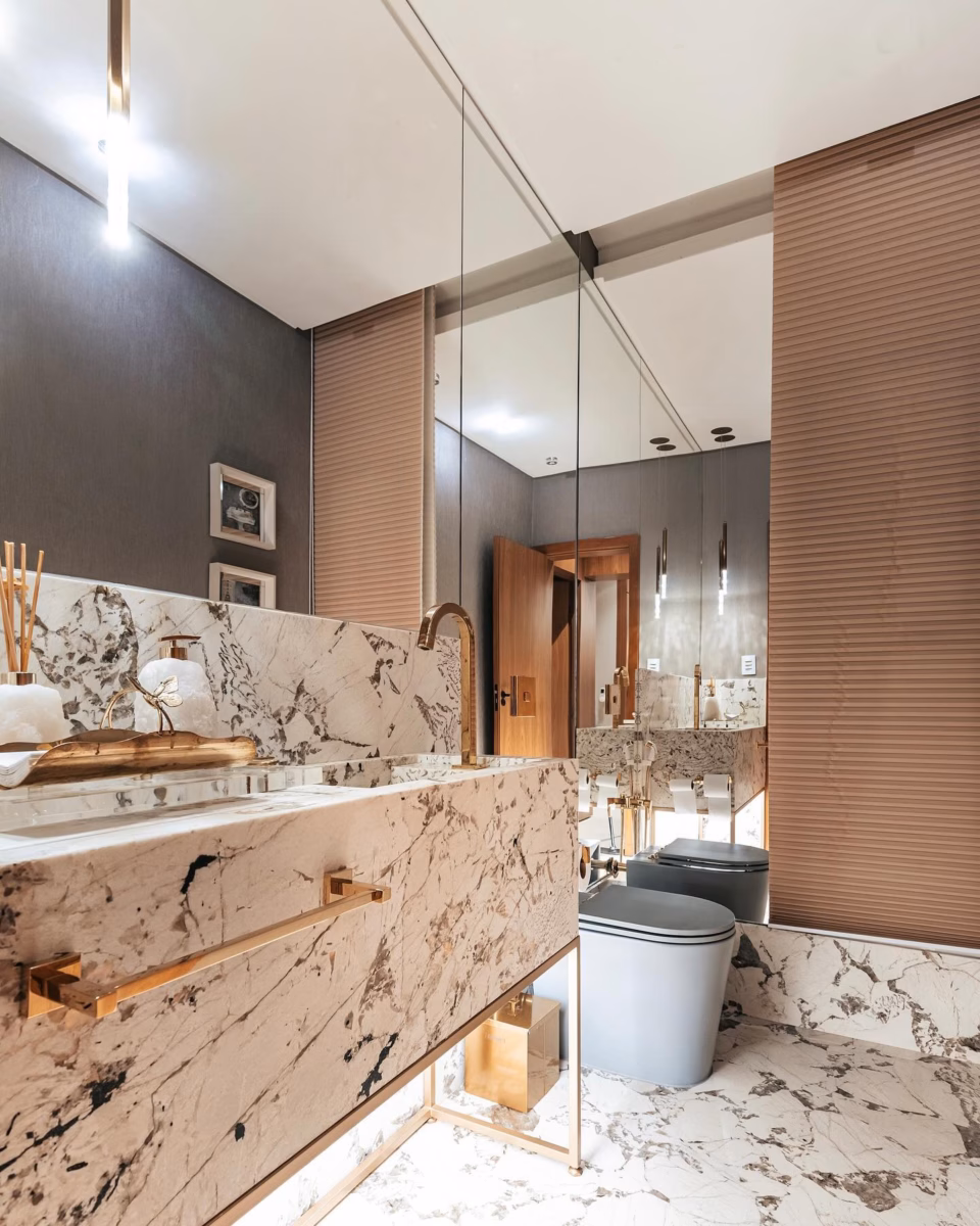 Lavabo Moderno com Cuba Suspensa em Granito Branco Alpha e Metais Dourados - detalhe