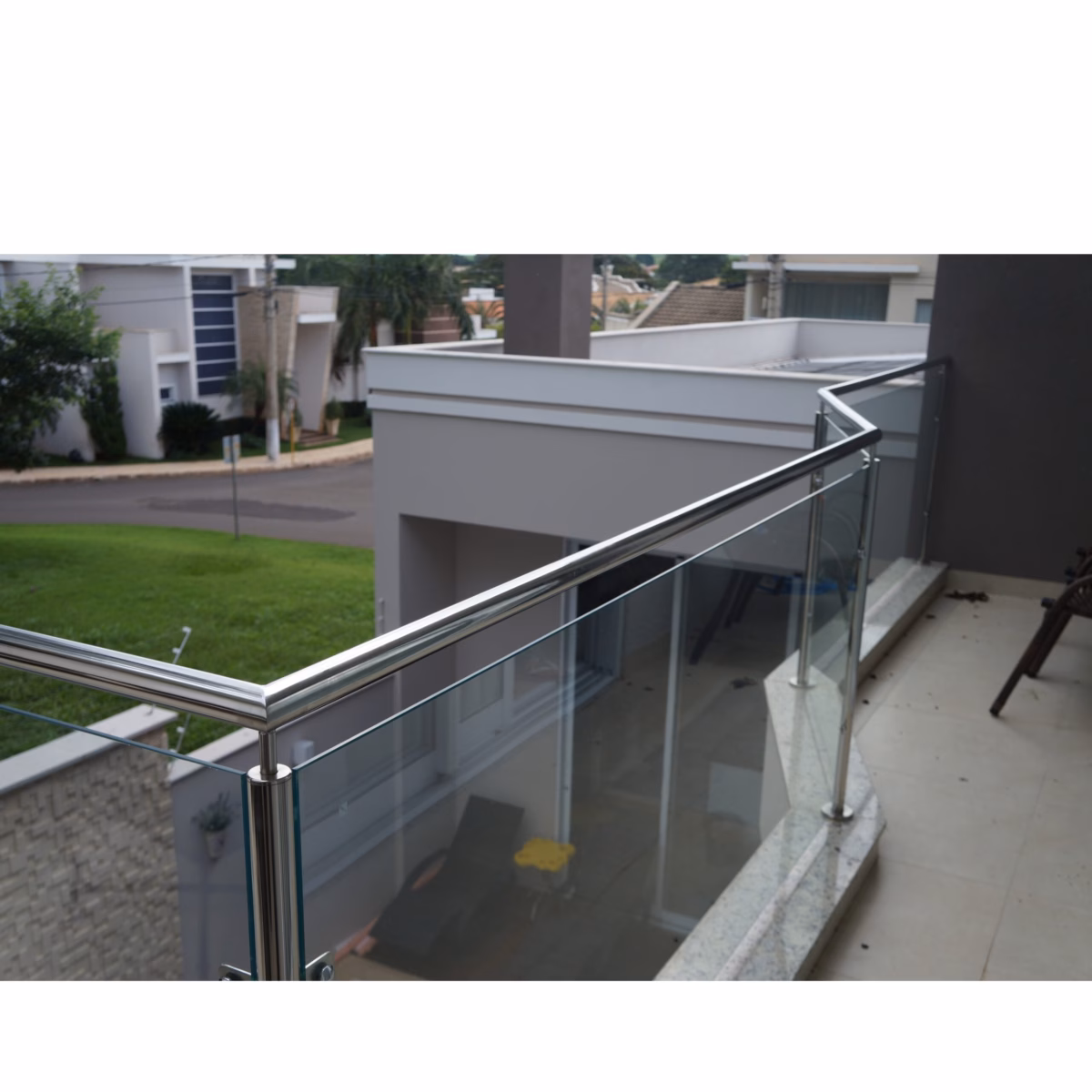 Guarda Corpo de Vidro com Colunas de Aço Inox para Varandas Modernas - inspiração