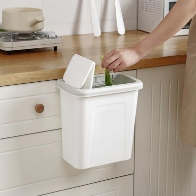 Lixeira Suspensa na Porta do Armário: Praticidade Total! - ideia