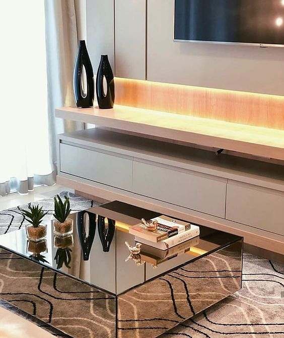 Mesa de Centro Espelhada: Um Toque de Glamour e Amplitude - inspiração