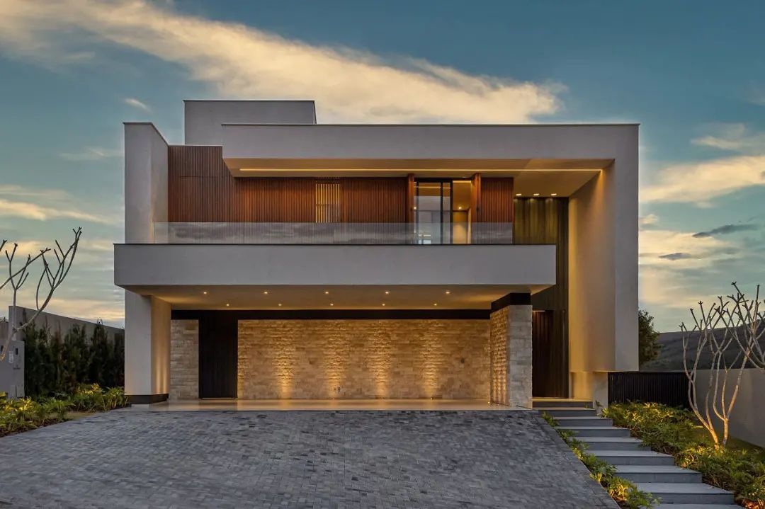 Muro com Revestimento Amadeirado e Arandelas: Aconchego Contemporâneo - inspiração