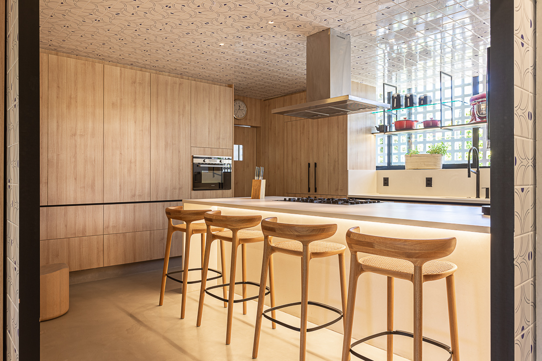 Minimalismo Funcional com Detalhes em Madeira Clara - inspiração