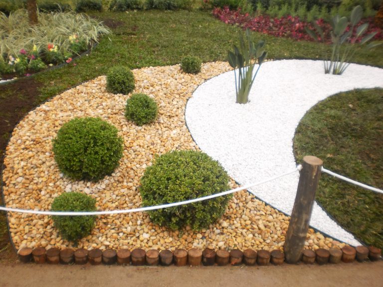 Caminhos de Seixos Brancos: Elegância e Delicadeza em Cada Passo - ideia