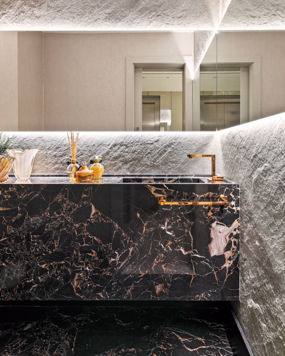 Piso de Banheiro Preto Absoluto: Elegância sem Erro! - ideia