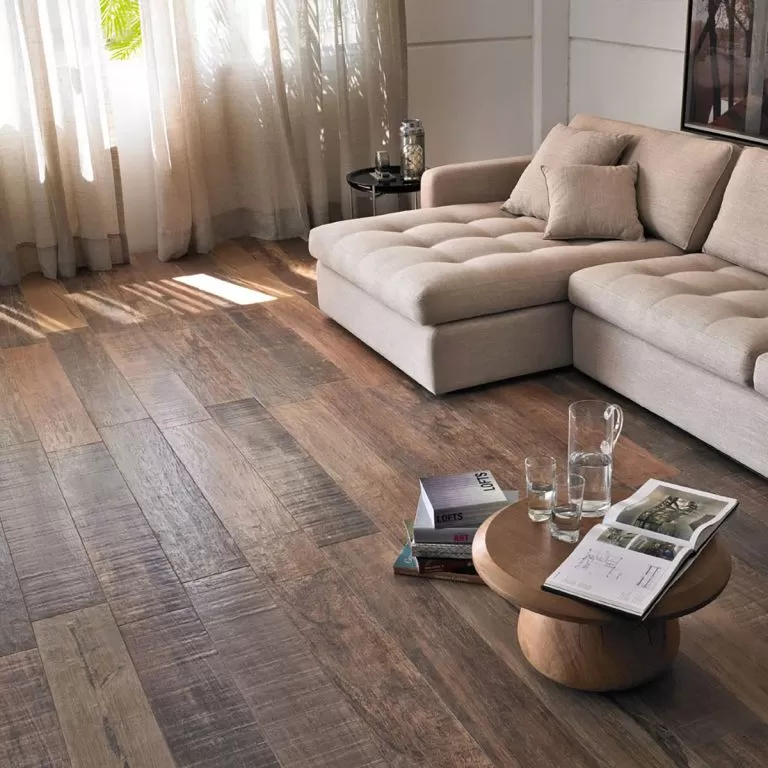 Piso Amadeirado + Cores Vibrantes: Alegria e Otimismo em Cada Detalhe - inspiração