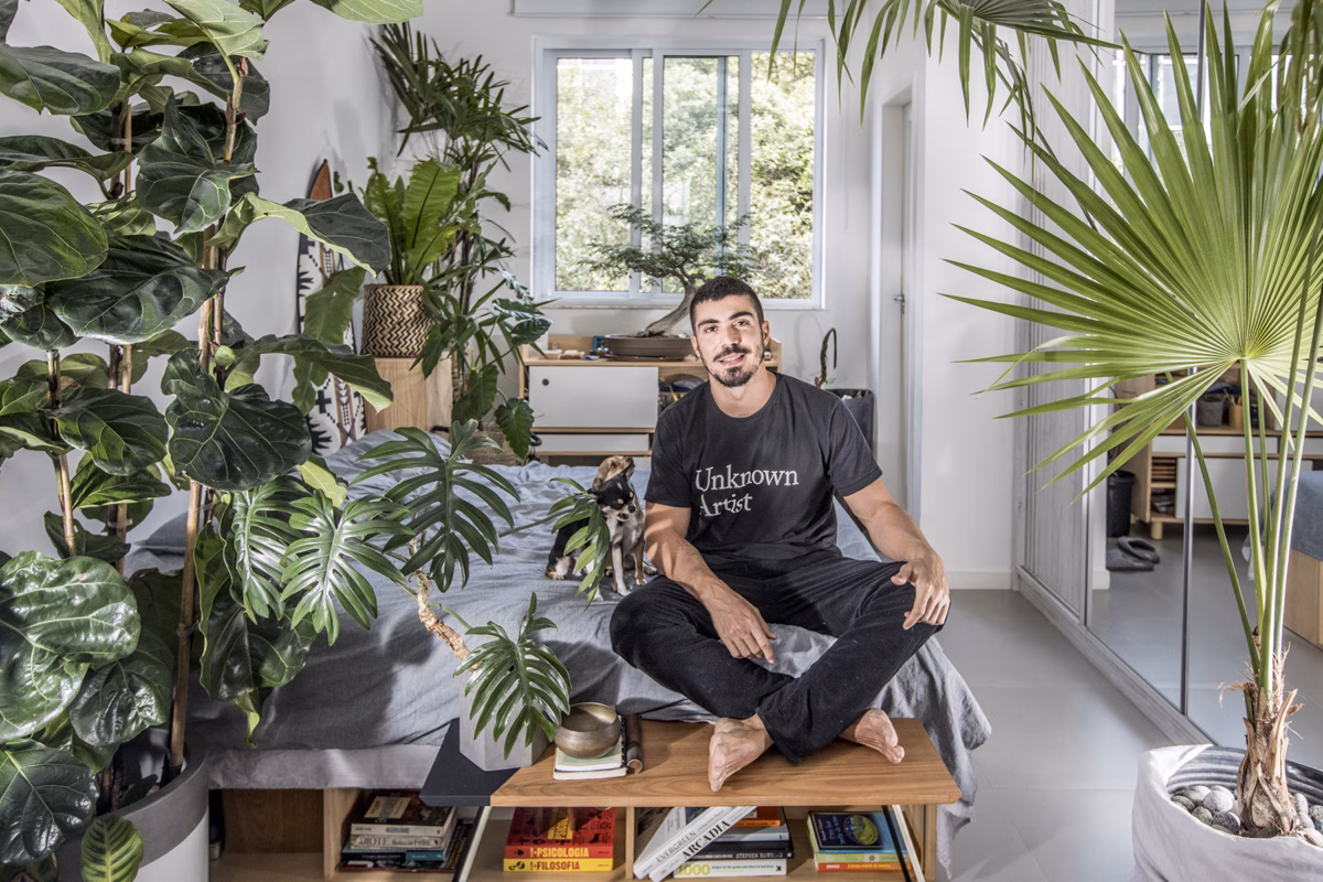 Mini Selva Urbana: Agrupamento De Plantas No Canto Da Sala - inspiração