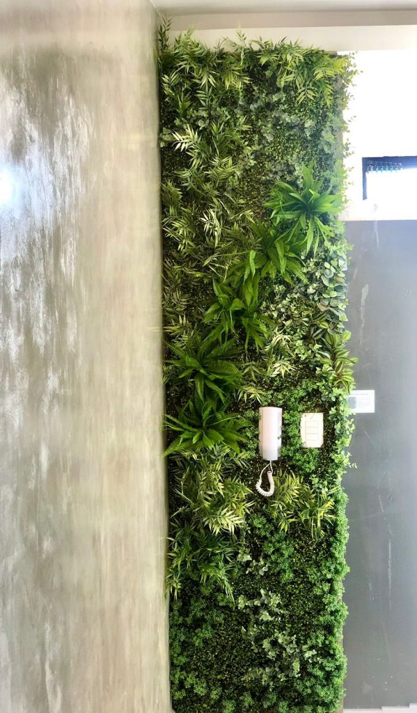 Mini Jardim Vertical: Uma Parede Verde Cheia de Vida - ideia