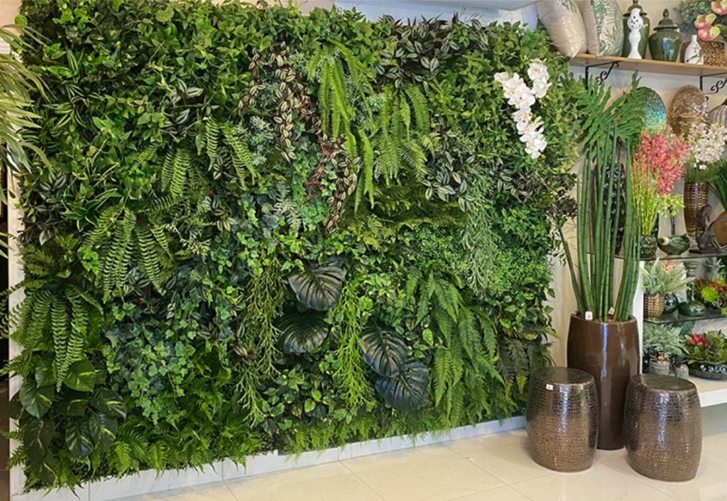 Jardim Vertical em Pallets: Uma Solução Sustentável e Charmosa com Plantas Pendentes - ideia