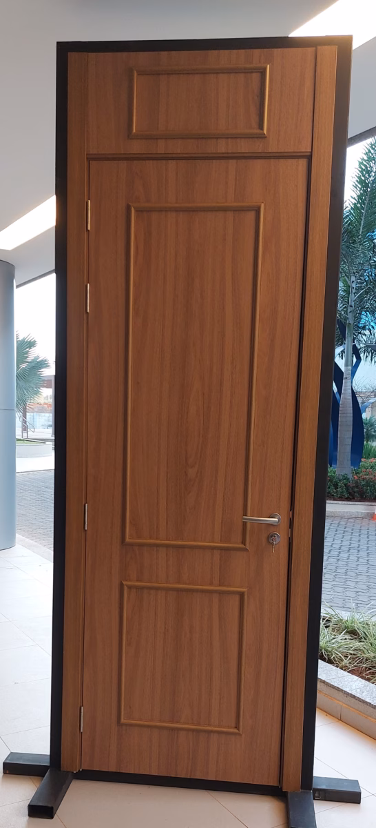 Porta com Boiseries e Pintura Pastel: Elegância Romântica - ideia