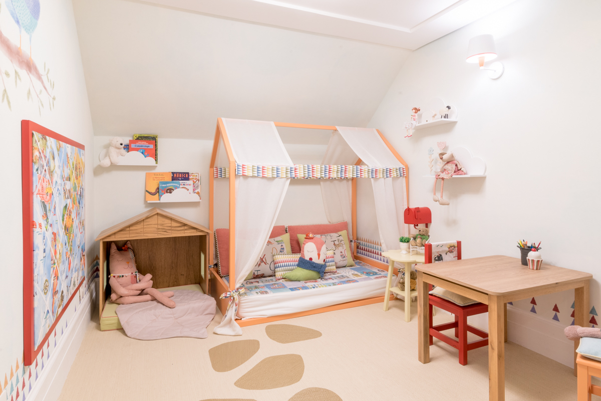 Quarto de Bebê Pequeno com Decoração Montessoriana Lúdica - ideia