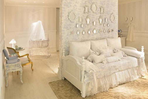 Delicadeza em Cada Detalhe: Quarto de Bebê com Renda e Bordado - inspiração