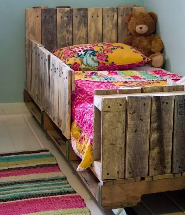 Reaproveitamento Criativo: Decoração DIY com Pallets e Caixotes - inspiração